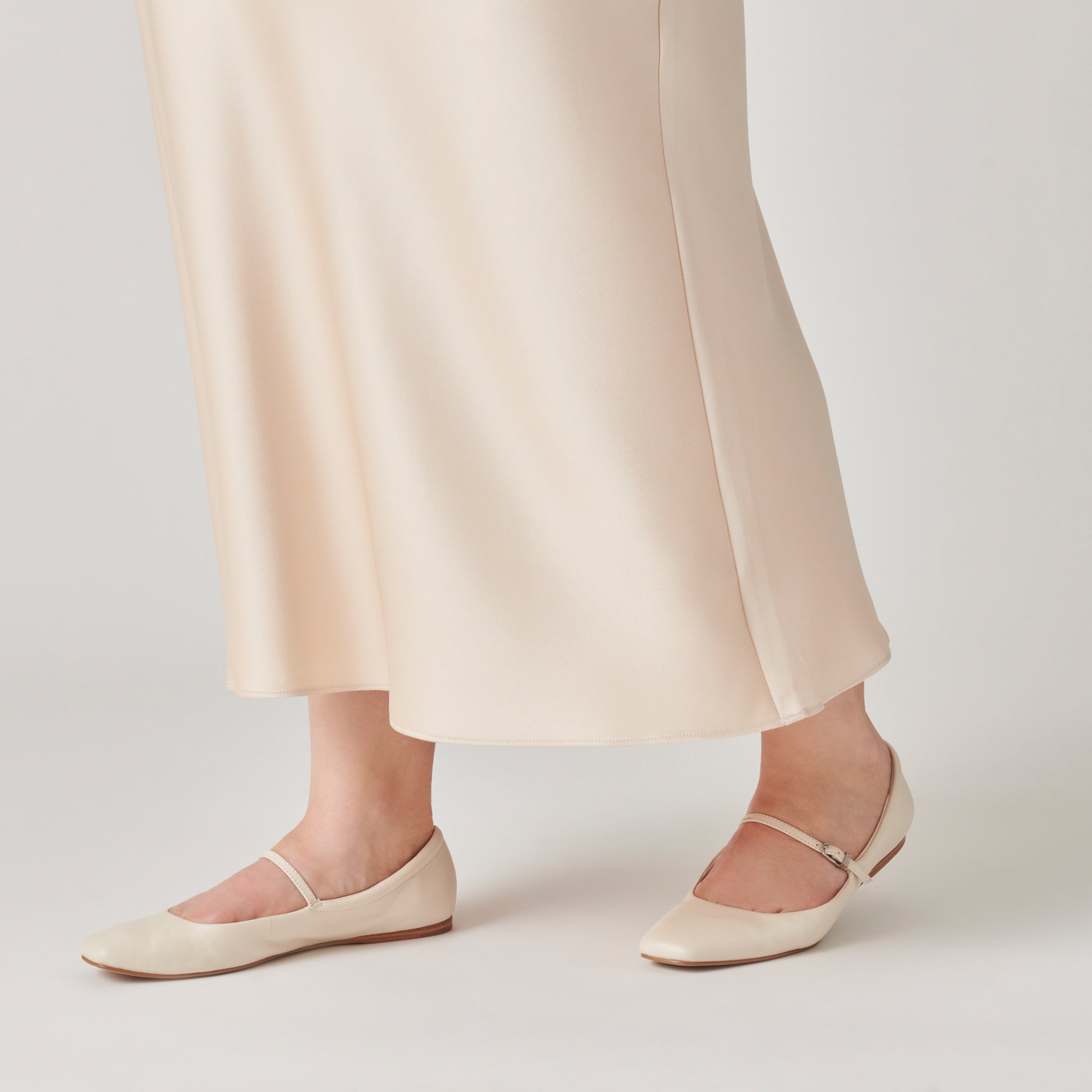 Reyes Ivory Leather Ballet Flats